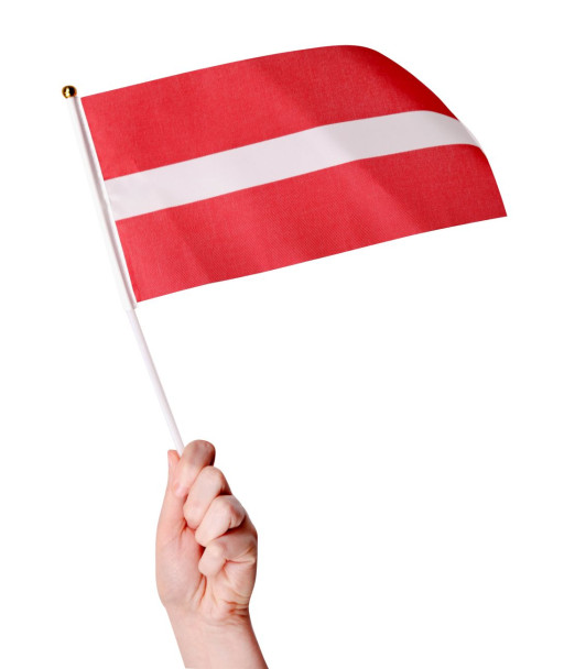 Latvijas karogs ar plastmasas kātiņu