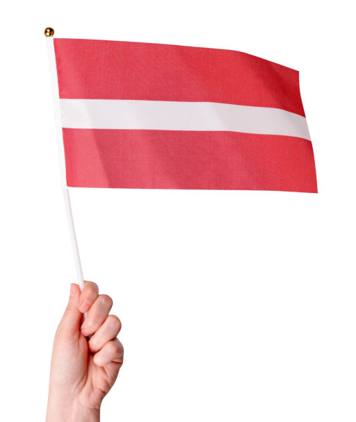 Latvijas karogs ar plastmasas kātiņu
